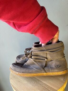 Ugg Reid Suede Ankle Boot ~ Size 7
